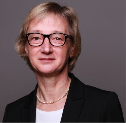 Auf dem Foto sieht man Prof. Dr. Liane Schirra-Weirich.